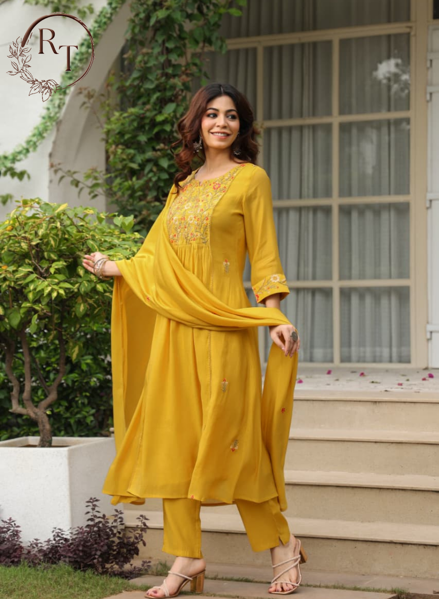 Mull Chanderi Embroidery 3pc Set With Heavy Floral Yoke