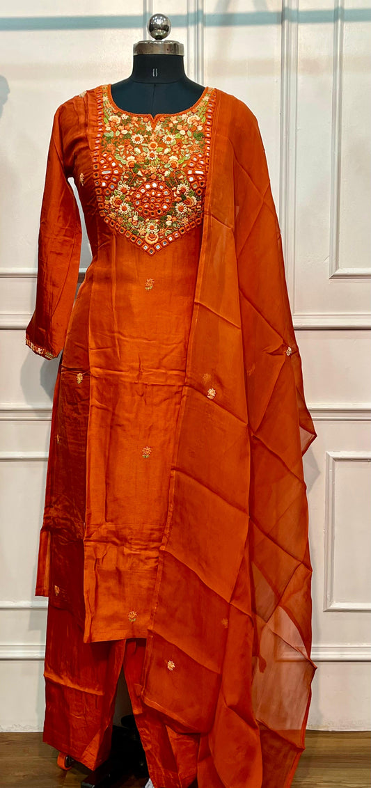 Amber Bloom Mull Chanderi Embroidered Suit Set (XL)